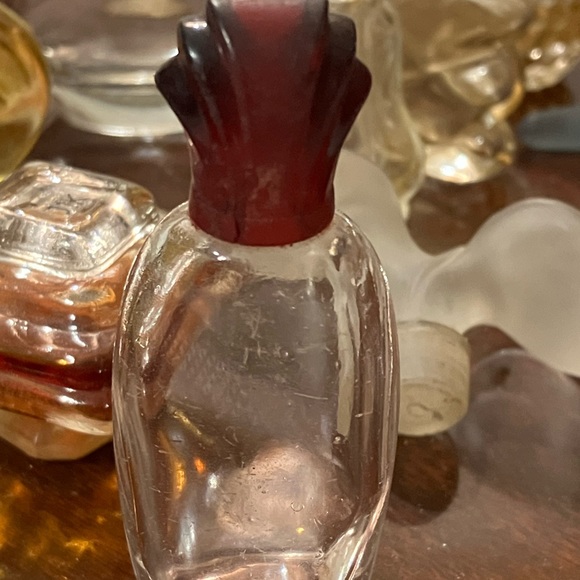 Vintage Lot of 17 Small Perfume and Cologne Bottles Some Full - Picture 14 of 16